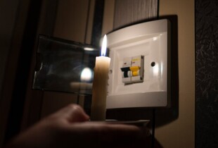 Українців знову просять економити світло: в Міненерго відповіли, чи будуть відключення через спеку